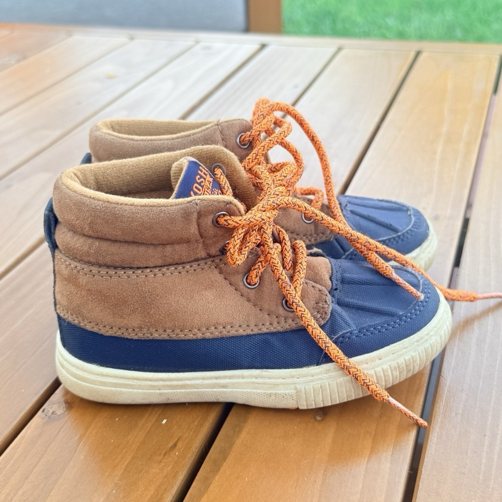 OshKosh B'Gosh Shoes toddler size 9 orange, Navy, Tan